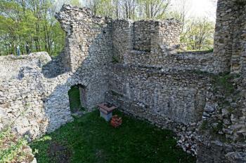 jižní trakt od západu ( © Pavel Zany Komárek 4.5. 2006)