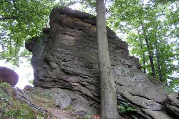 Ústřední skalisko od severovýchodu ( © Jan P. Štěpánek 07/2007)