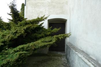Nepoužívaný vchod do sakristie (© Jaroslav Šefčík, 04/2009)