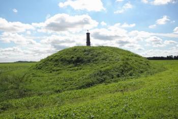 mohyla - celkový pohled (© doxa , 09/2011)