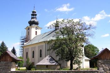 Zadní partie kostela ( © Jan P. Štěpánek 07/2007)