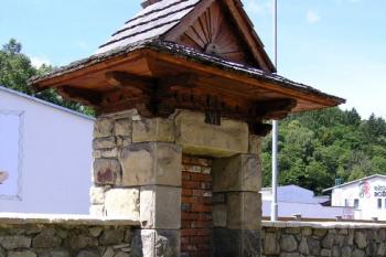 Opravené (až na obraz) zastavení křížové cesty ( © Jan P. Štěpánek 07/2007)