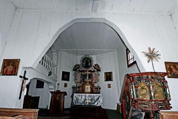 pohled do kněžiště s oltářem ( © Pavel Zany Komárek 1.10. 2006)