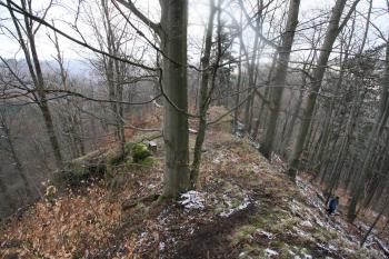 Pohled na plochu jádra hradu (© Petr Nožička  04/2022)