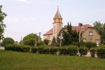 Pohled na kostel Českobratrské církve evangelické ze Šenovského náměstí ( © Miroslav BITTER 07/2007)