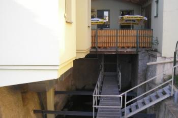 jeden z bývalých mlýnů na Strhanci, dnes restaurace a sportovní středisko Černá Hora ( © Ondřej Štěpánek 07/2007)