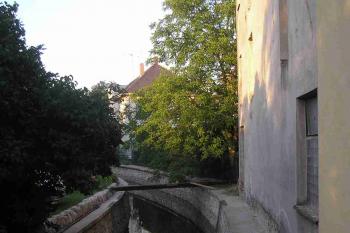 Strhanec pod bývalým mlýnem v Přerově, dnes penzion U Labutě ( © Ondřej Štěpánek 07/2007)