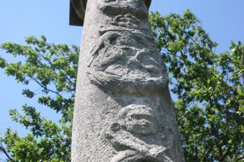 Dekor dříku sloupu ( © Ivan Grisa 06/2010)
