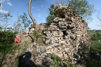 vnější líc hradby ( © Pavel Zany Komárek 4.5. 2007)