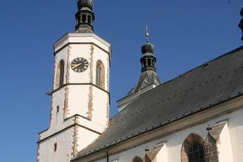 Trojlodí a věže od jihovýchodu ( © Ivan Grisa 05/2009)