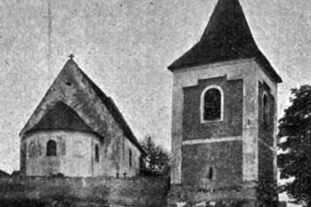 kostel se zvonicí na počátku 20. století (© Antonín Podlaha: Soupis památek historických a uměleckých v Království Českém, sv. 24 Politický okres českobrodský, Archaelogická komise při České akademii císaře Františka Josefa pro vědy, slovesnost a umění, Praha 1907)