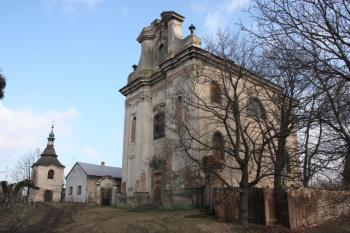 Kostel a zvonice od jihozápadu ( © Ivan Grisa 02/2011)