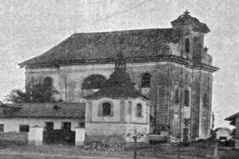 pohled od severozápadu na počátku 20. století (© Antonín Podlaha: Posvátná místa království Českého; Díl 1. Vikariáty: Českobrodský, Černokostelecký, Mnichovický a Prosecký, Dědictví sv. Jana Nepomuckého, Praha 1907)