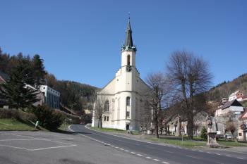 Kostel od jihu ( © Ivan Grisa 04/2011)