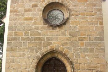 Průčelí věže (© Milan Caha, 07/2007)