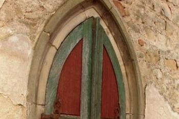 Vstupní portál na západním průčelí (© Milan Caha, 07/2007)