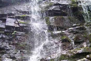 Největší část vodopádů 6,4 m vysoká (© Michal Sušovský, 08/2007)