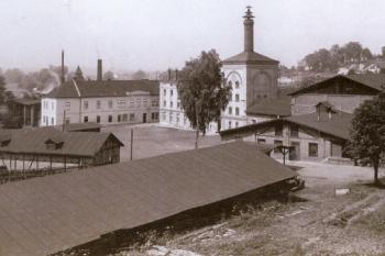 Pivovar Radvanice na historické fotografii ( © D.Joklová, J.Semecký a kolektiv: Radvance a Bartovice v letopisech a obrazech 1305/2005)
