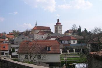 Kostel a zvonice od kostela sv. Vavřince ( © Ivan Grisa 04/2005)