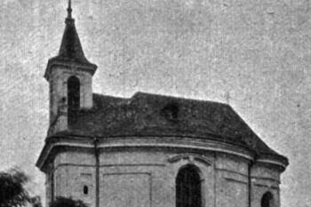 kostel od jihu na počátku 20. století (© Antonín Podlaha: Posvátná místa království Českého; Díl 1. Vikariáty: Českobrodský, Černokostelecký, Mnichovický a Prosecký, Dědictví sv. Jana Nepomuckého, Praha 1907)