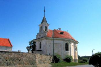 Kostel sv. Petra v okovech ve Velence ( © Pavel Vítek 07/2007)