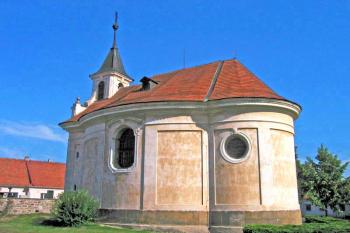 Kostel sv. Petra v okovech ve Velence ( © Pavel Vítek 07/2007)