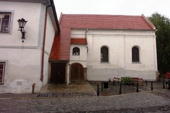 Synagoga - pohled z Židovské ulice (© Milan Caha, 07/2007)
