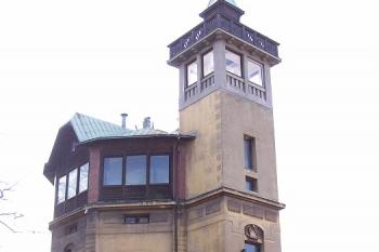 severní pohled na vodárnu s rozhlednou na Hladnově ( © Jan P. Štěpánek 01/2008)