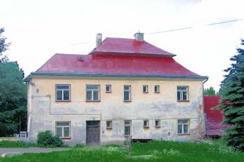 Zámek v Chlumu ( © Pavel Vítek 06/2007)