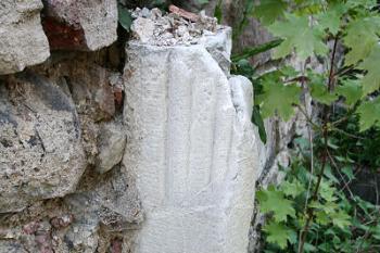 profilované ostění portálu do severního paláce ( © Pavel Zany Komárek 4.5. 2007)