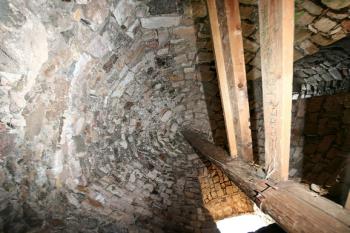 interiér bergfritu zaklenutý kupolí ( © Pavel Zany Komárek 4.5. 2007)