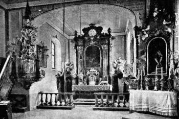 interiér kostela na počátku 20. století (© Antonín Podlaha: Posvátná místa království Českého; Díl 3., Vikariáty: Kralovický, Vlašimský a Zbraslavský, Dědictví sv. Jana Nepomuckého, Praha 1909)