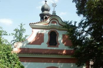 Pohled na zadní část kostela (© Milan Caha, 07/2007)