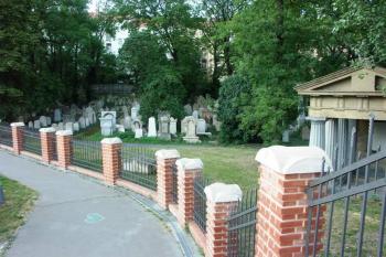 Pohled z plošiny Žižkovské věže (© Milan Caha, 07/2007)