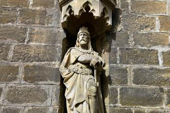 Socha knížete Břetislava upomínající na starší historii města (© Jan P. Štěpánek  04/2024)