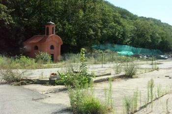 plocha bývalého vojenského hřbitova (© Milan Caha, 07/2007)