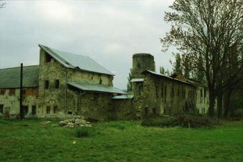 Zámek před zahájením oprav: pohled od severozápadu ( © Ivan Grisa 10/2003)