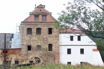 severní křídlo zámku (© Vladimír Studecký, 07/2007)