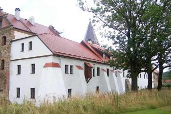 západní křídlo zámku (© Vladimír Studecký, 07/2007)