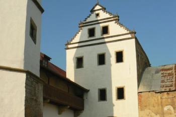 Věžová brána zámku Libouchec (© Ondřej Černil, 10/2007)