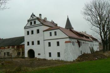 Venkovní pohled na severozápadní část zámku (© Ondřej Černil, 10/2007)