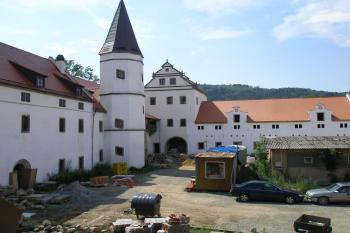 Pohled na zámek s věží (© Ondřej Černil, 09/2008)