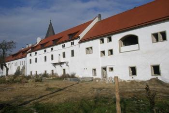 Jihozápadní pohled na zámek (© Ondřej Černil, 10/2008)