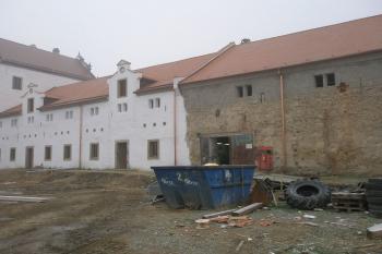 Pohled na severní křídlo zámku (© Ondřej Černil, 02/2009)