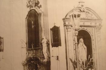 původní dnes již neexistující oltář Panny Marie Lurdské (farní  kronika, asi 02/1974)