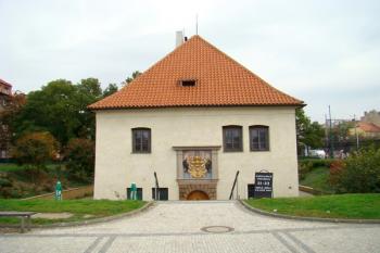 Průčelí celnice. ( © Miroslav BITTER 10/2007)