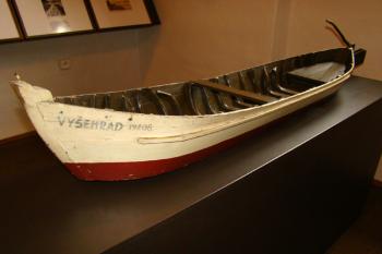 Model člunu, jaké se stavěly v povltavských loděnicích ještě na počátku 20. století. ( © Miroslav BITTER 10/2007)