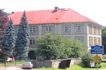 Zámek ve Stárkově ( © Pavel Vítek 07/2007)