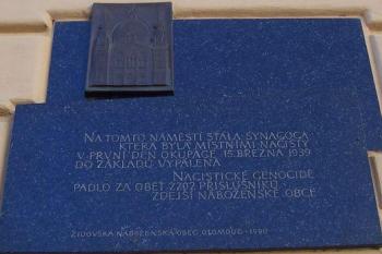 Žid. synagoga v Olomouci - Pamětní tabulka. (© Ivo Rozehnal, 08/2007)