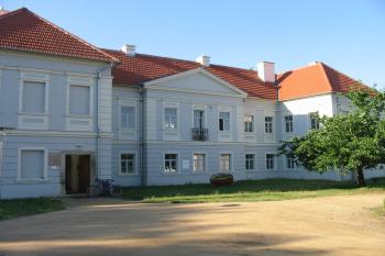 pohled na osový risalit (© D Dohňanský, 07/2014)
